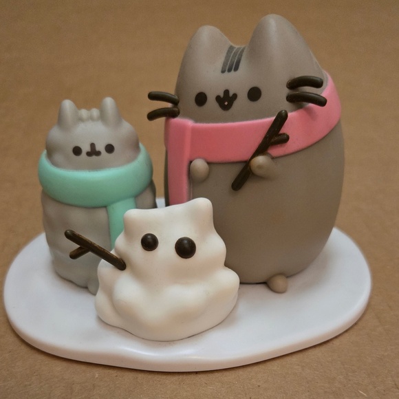Pusheen Exclusive Box CultureFly Figure Pusheen And Stormy During A Snowy Day - Picture 1 of 6